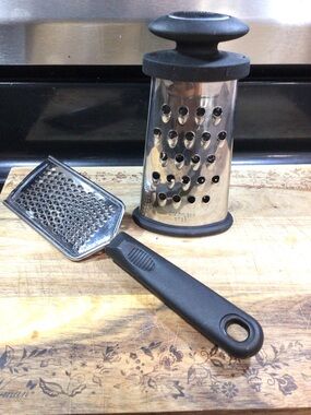 2pc Cheese Grater Set Oneida 6” Stainless Steel Soft Touch Handle Flat